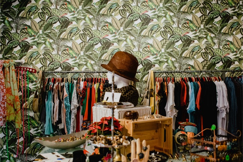 Tienda con ropa y accesorios